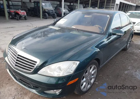 2007 Mercedes-Benz S 550 z USA, uszkodzony, nr VIN WDDNG71X57A075129